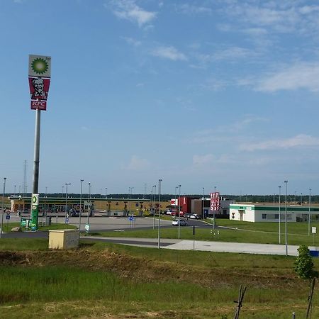 Motel Stare Brynki Przy Stacji Bp Trojka Chlebowo Exterior photo
